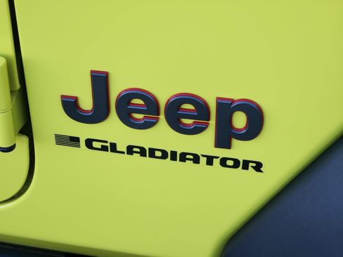 Used 2023 Jeep Gladiator Rubicon w/ Cold Weather Group image 24