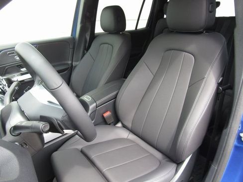 Used 2025 Mercedes-Benz GLB 250 4MATIC image 11