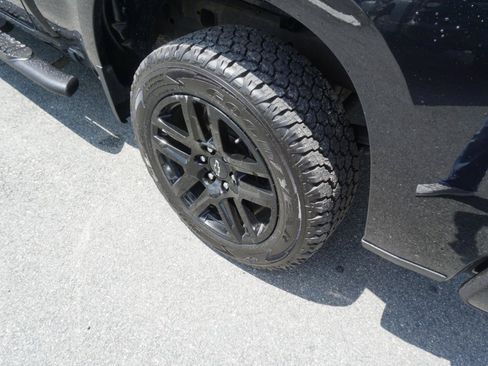 Used 2022 Chevrolet Silverado 1500 Custom AWD/4WD image 9
