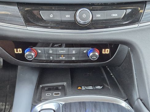 Used 2023 Buick Enclave Essence w/ Experience Buick Package FWD image 19