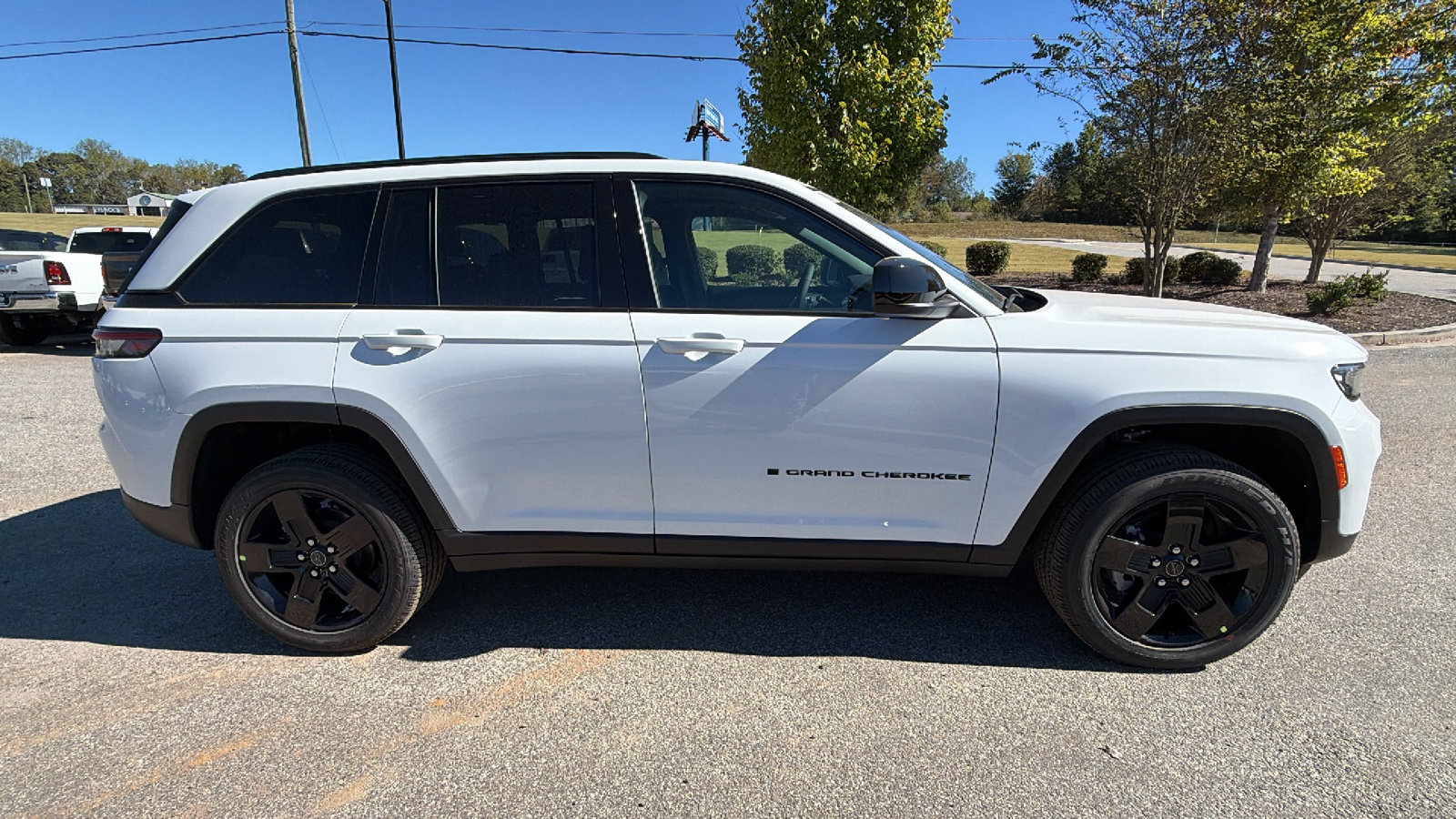 New 2027 Jeep Grand Cherokee Laredo X AWD/4WD image 7