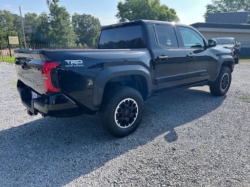 Used 2024 Toyota Tacoma TRD Off-Road image 5