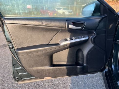 Used 2012 Toyota Camry L image 17