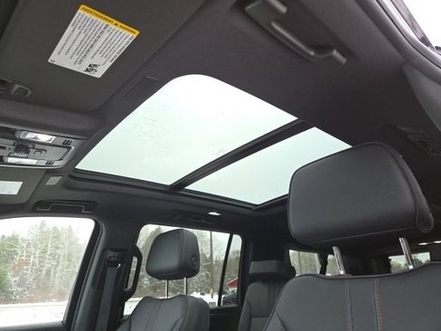 Used 2025 Chevrolet Suburban RST image 7