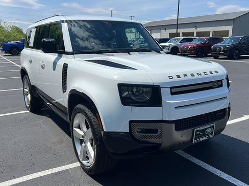 Certified 2023 Land Rover Defender 130 X-Dynamic SE AWD/4WD image 6