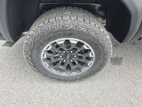New 2026 GMC Canyon AT4 w/ AT4 Premium Package AWD/4WD image 8