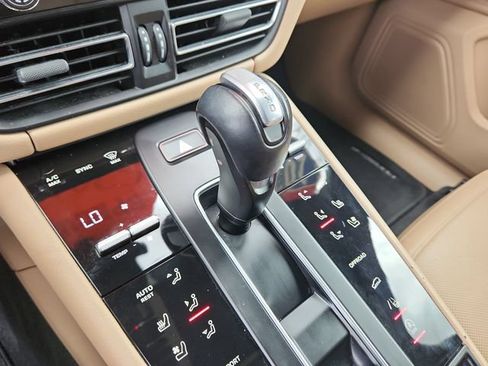 Used 2023 Porsche Macan AWD/4WD image 19