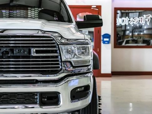 Used 2022 RAM 5500 Tradesman w/ Chrome Appearance Group AWD/4WD image 39