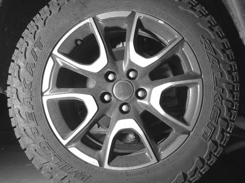 Used 2025 Jeep Compass Trailhawk AWD/4WD image 15