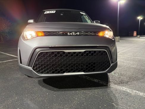 Used 2025 Kia Soul LX w/ LX Technology Package FWD image 9