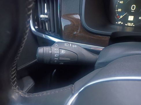 Used 2018 Volvo S90 T5 Momentum w/ Convenience Package image 12