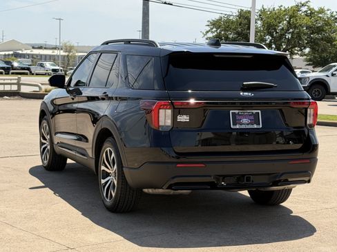 Used 2025 Ford Explorer ST-Line RWD image 6