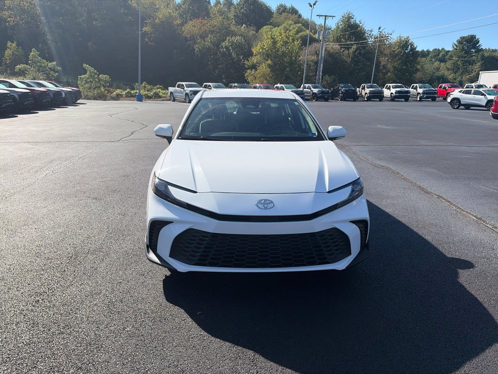 Used 2025 Toyota Camry SE FWD image 3