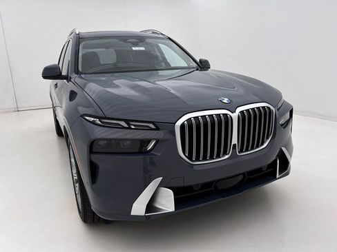 New 2026 BMW X7 xDrive40i image 3