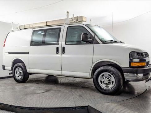 Used 2015 Chevrolet Express 3500 RWD image 11