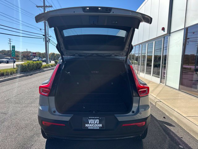 Used 2024 Volvo XC40 B5 Plus w/ Climate Package AWD/4WD image 10