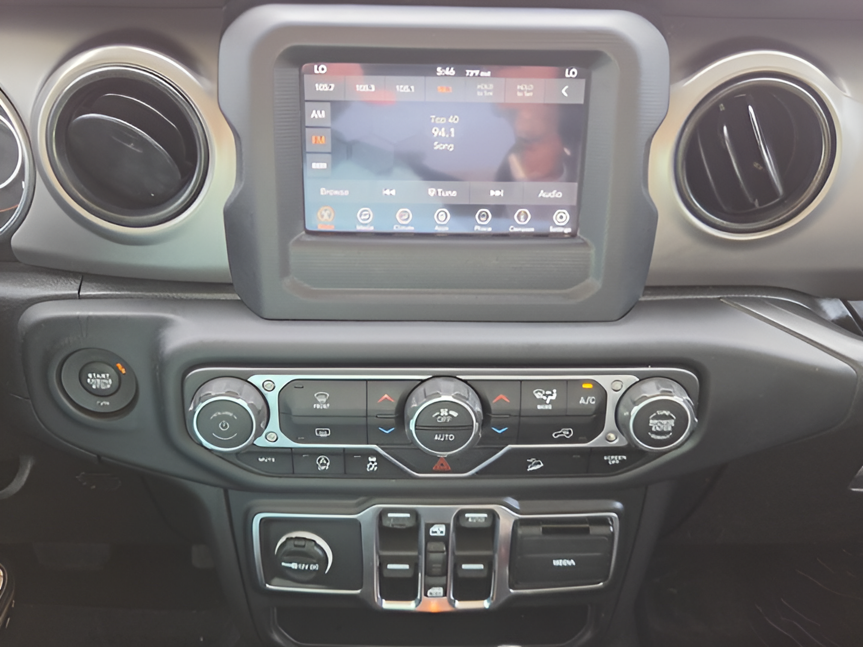 Used 2018 Jeep Wrangler Unlimited Sport S AWD/4WD image 16