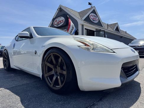 Used 2011 Nissan 370Z Coupe w/ Sport Pkg RWD image 2