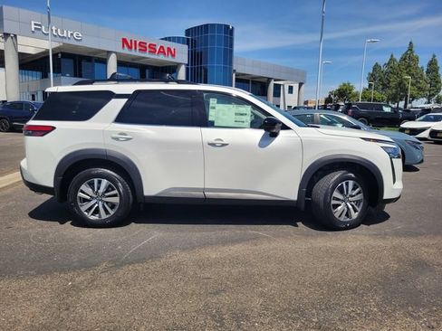 New 2026 Nissan Pathfinder SL AWD/4WD image 4