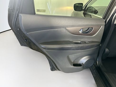 Used 2015 Nissan Rogue SV AWD/4WD image 24