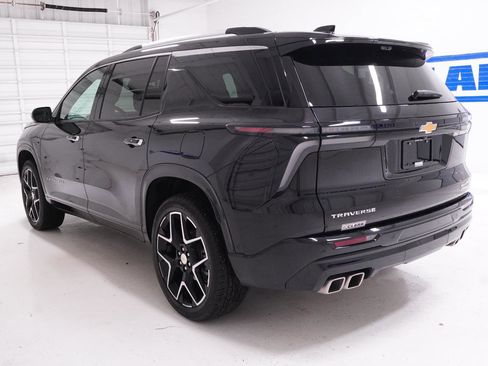 Used 2025 Chevrolet Traverse High Country w/ LPO, Floor Liner Package FWD image 10