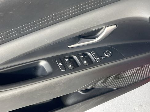 Used 2023 Hyundai Elantra SEL image 17