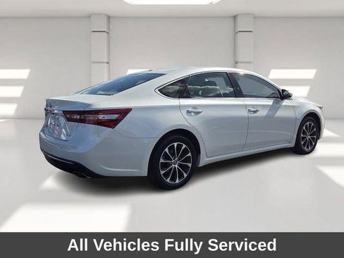 Used 2018 Toyota Avalon XLE Premium w/ All Weather Liner Package FWD image 7