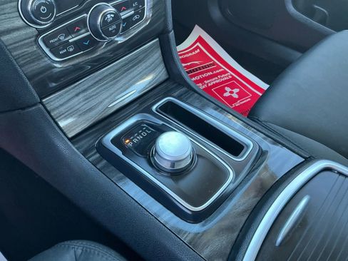 Used 2022 Chrysler 300 Touring w/ Sport Appearance Package image 29