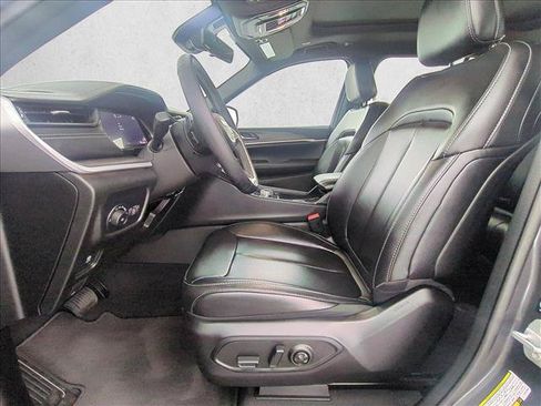 New 2026 Jeep Grand Cherokee Limited w/ Limited Altitude Package AWD/4WD image 4