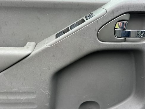 Used 2019 Nissan Frontier SV image 12