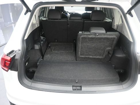 Used 2022 Volkswagen Tiguan SE image 24