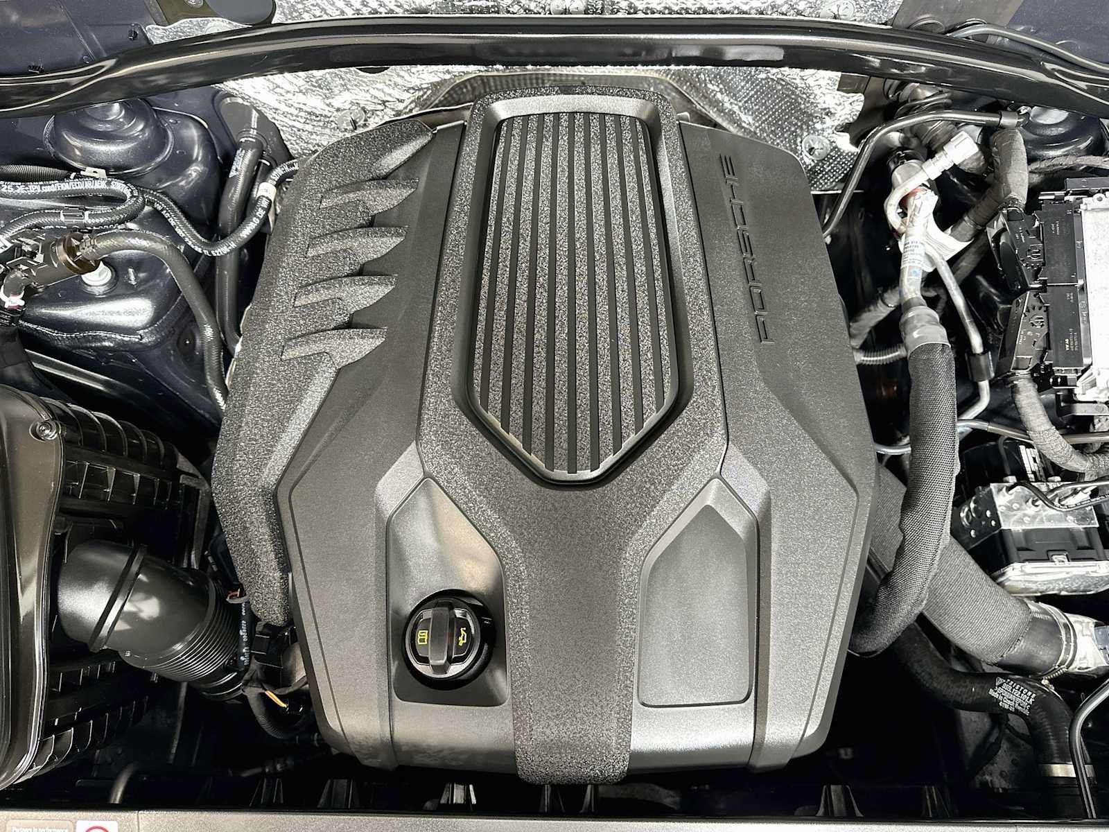 Certified 2026 Porsche Macan AWD/4WD image 31