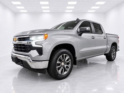 Used 2025 Chevrolet Silverado 1500 LT AWD/4WD image 4
