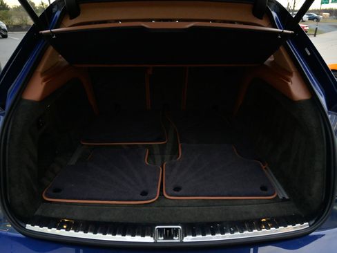 Used 2023 Bentley Bentayga image 46