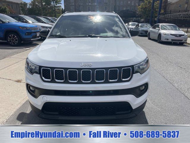 Used 2024 Jeep Compass Latitude AWD/4WD image 11