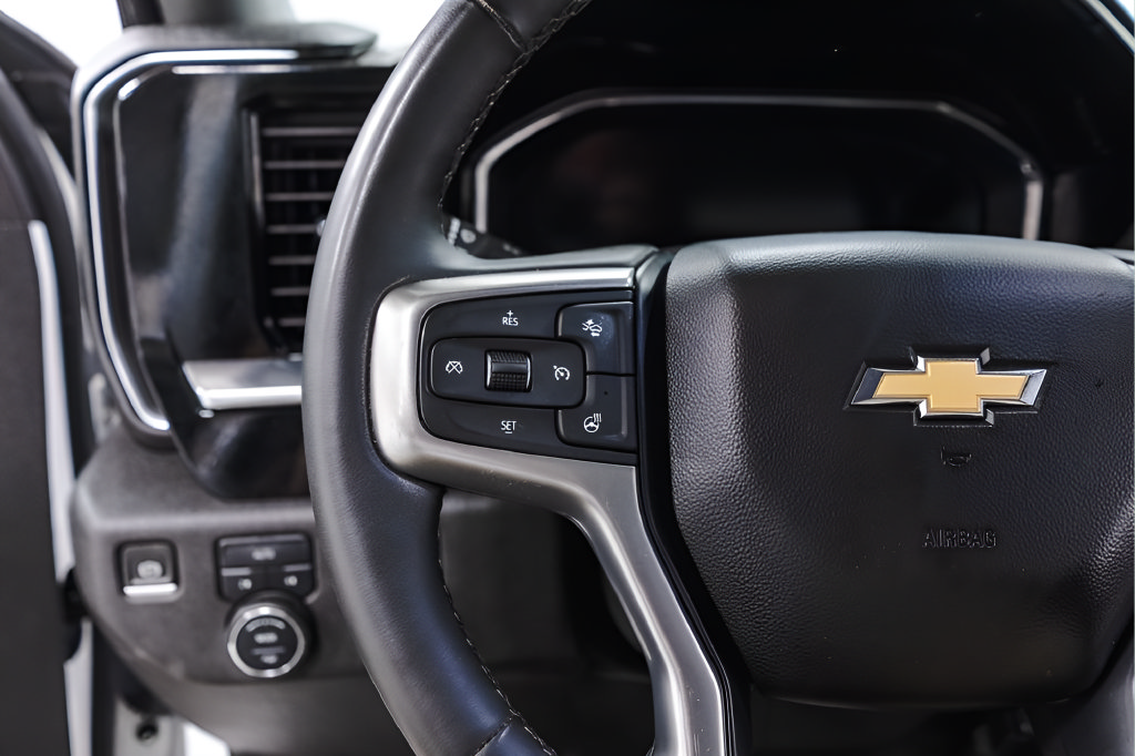 Used 2023 Chevrolet Silverado 1500 LT AWD/4WD image 11