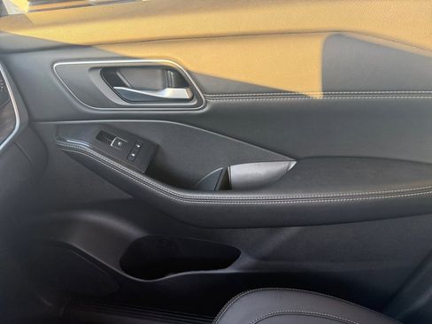 Used 2024 Nissan Rogue Platinum w/ Platinum Premium Package image 35