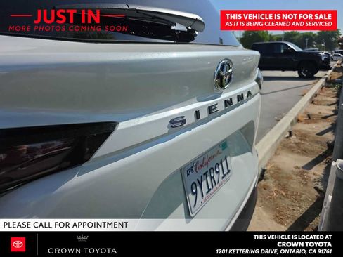 Used 2026 Toyota Sienna XLE FWD image 6