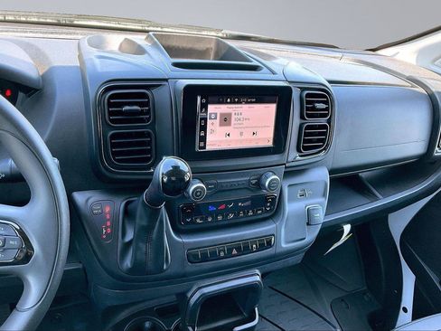 Used 2025 RAM ProMaster 2500 w/ Convenience Group FWD image 8