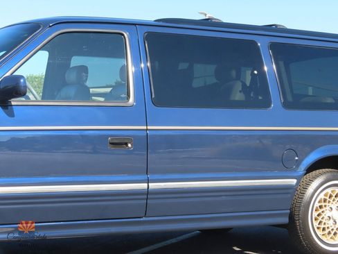 Used 1995 Chrysler Town & Country image 19