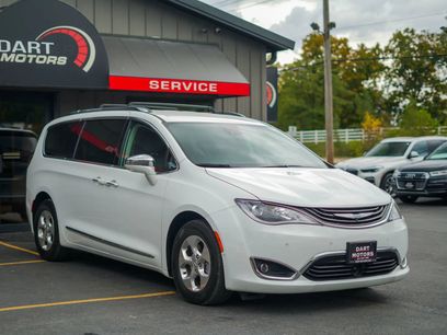 Used 2018 Chrysler Pacifica Limited w/ Advanced Safetytec Group