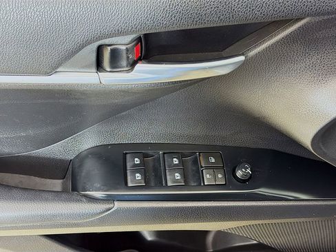 Used 2020 Toyota Camry SE image 25