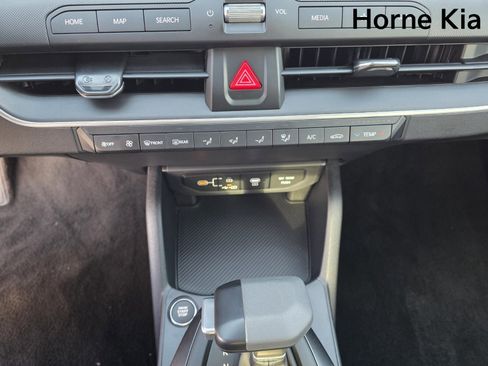New 2025 Kia K4 LXS image 17