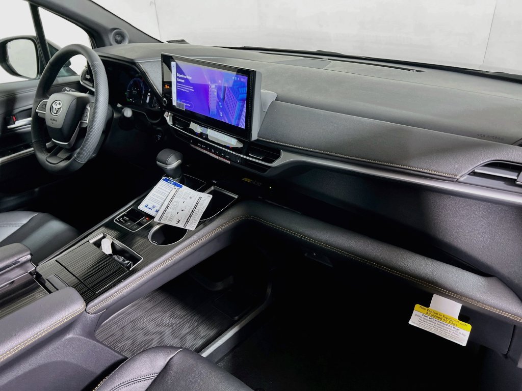 New 2026 Toyota Sienna XLE Woodland Edition AWD/4WD image 22