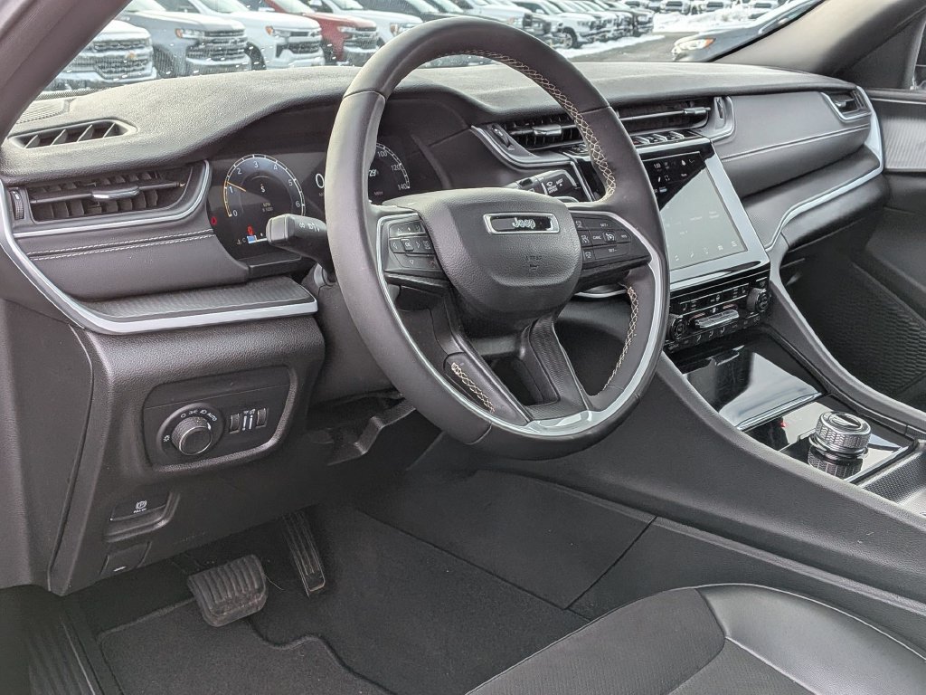 Used 2024 Jeep Grand Cherokee Altitude AWD/4WD image 9