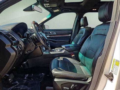 Used 2018 Ford Explorer Platinum AWD/4WD image 17