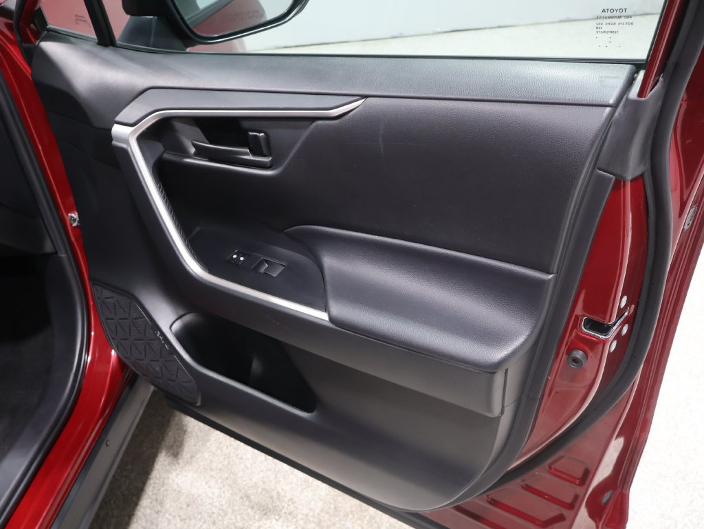 Used 2020 Toyota RAV4 LE w/ All Weather Liner Package AWD/4WD image 23