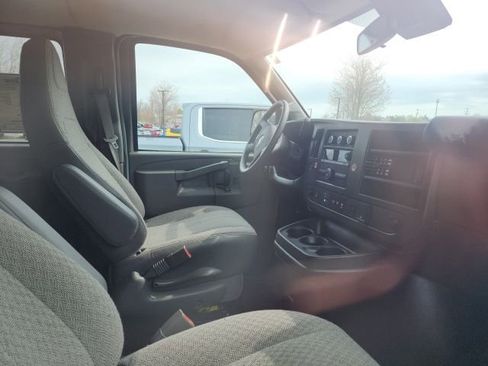 Used 2025 GMC Savana 3500 LT w/ LT Preferred Equipment Group RWD image 3