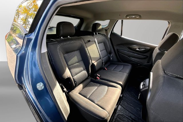 Used 2024 GMC Terrain SLE w/ Driver Convenience Package FWD image 27