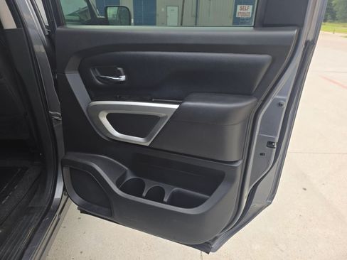 Used 2017 Nissan Titan SV RWD image 34